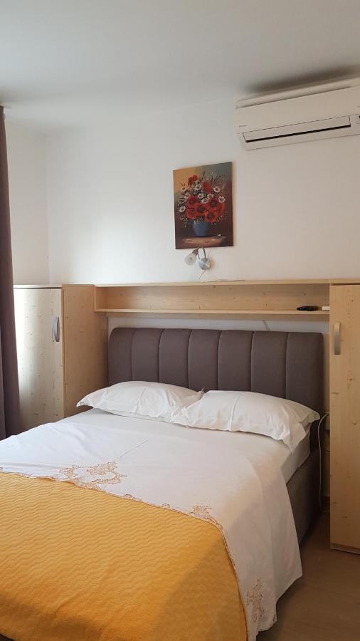 Apartmani Ljerka Malinska Esterno foto