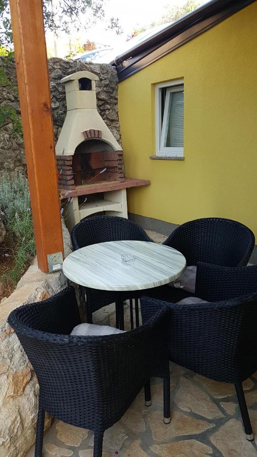Apartmani Ljerka Malinska Esterno foto